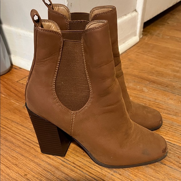 Source Unknown Shoes - Source Unknown Tan Leather Block Heel Chelsea Booties